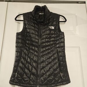 The North Face Women's ThermoBall Trekker Black Quilted Full Zip Vest XS